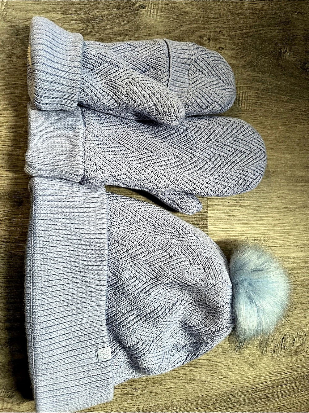 lululemon Chevron Knit Beanie and Mitten Set Blue & White